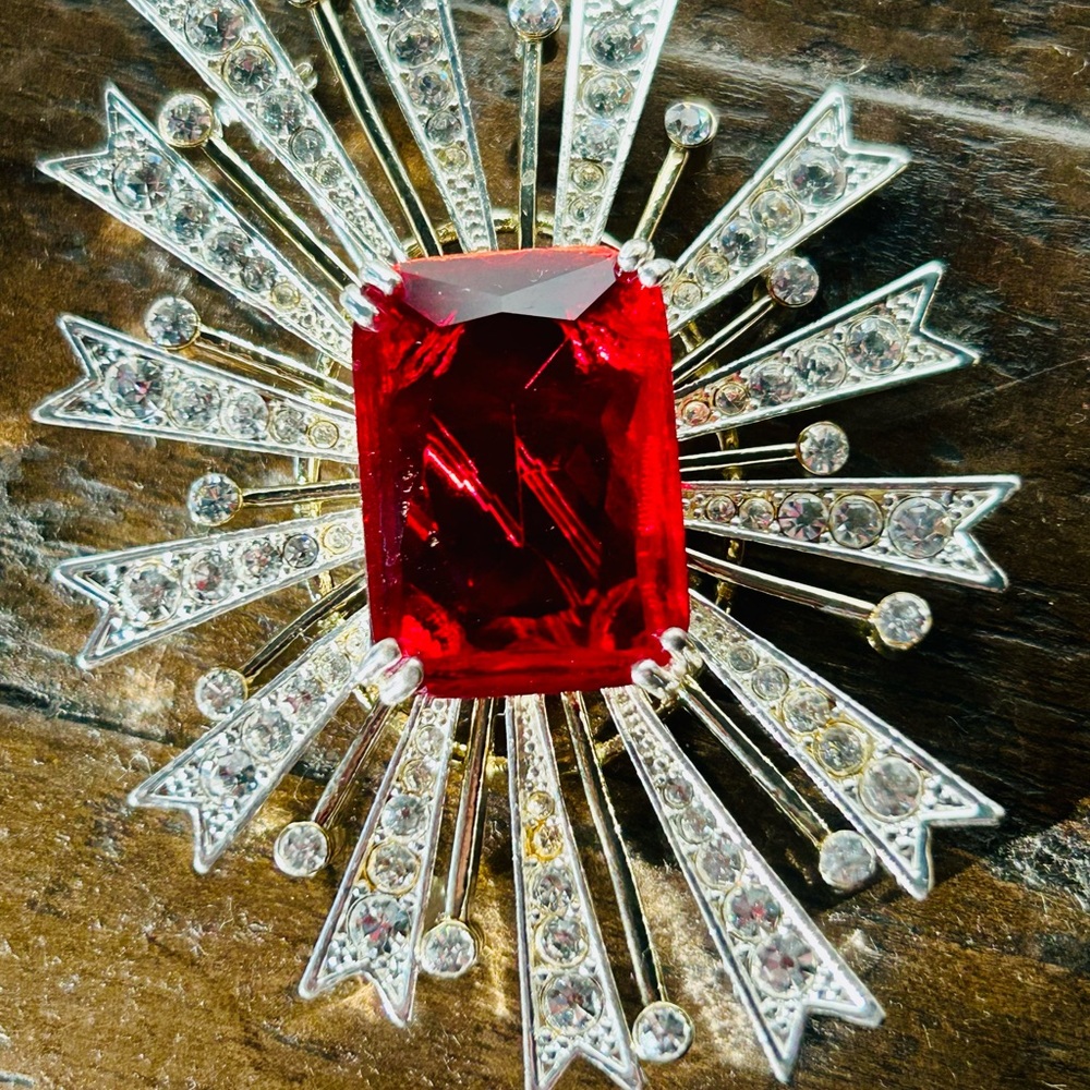 🎉NEW YEAR SALE  Kenneth Jay Lane Large Starburst Brooch Red Glass Cabochon